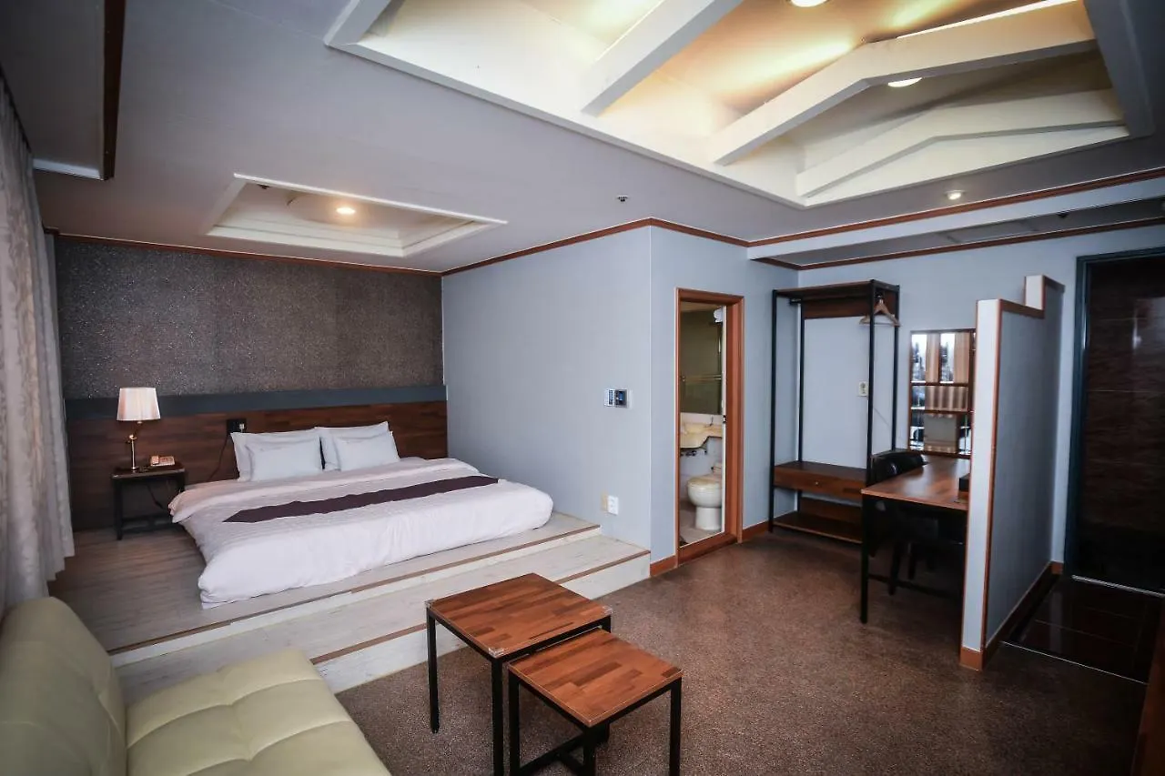 Hotel Noblesse Seoul 2*,